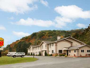 Super 8 by Wyndham Elkins в Elkins, WV