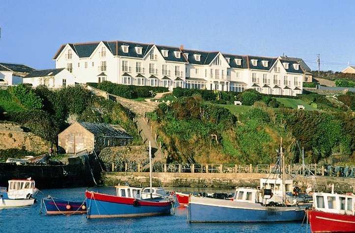 Ballycotton, IE 的 The Bayview Hotel Ballycotton