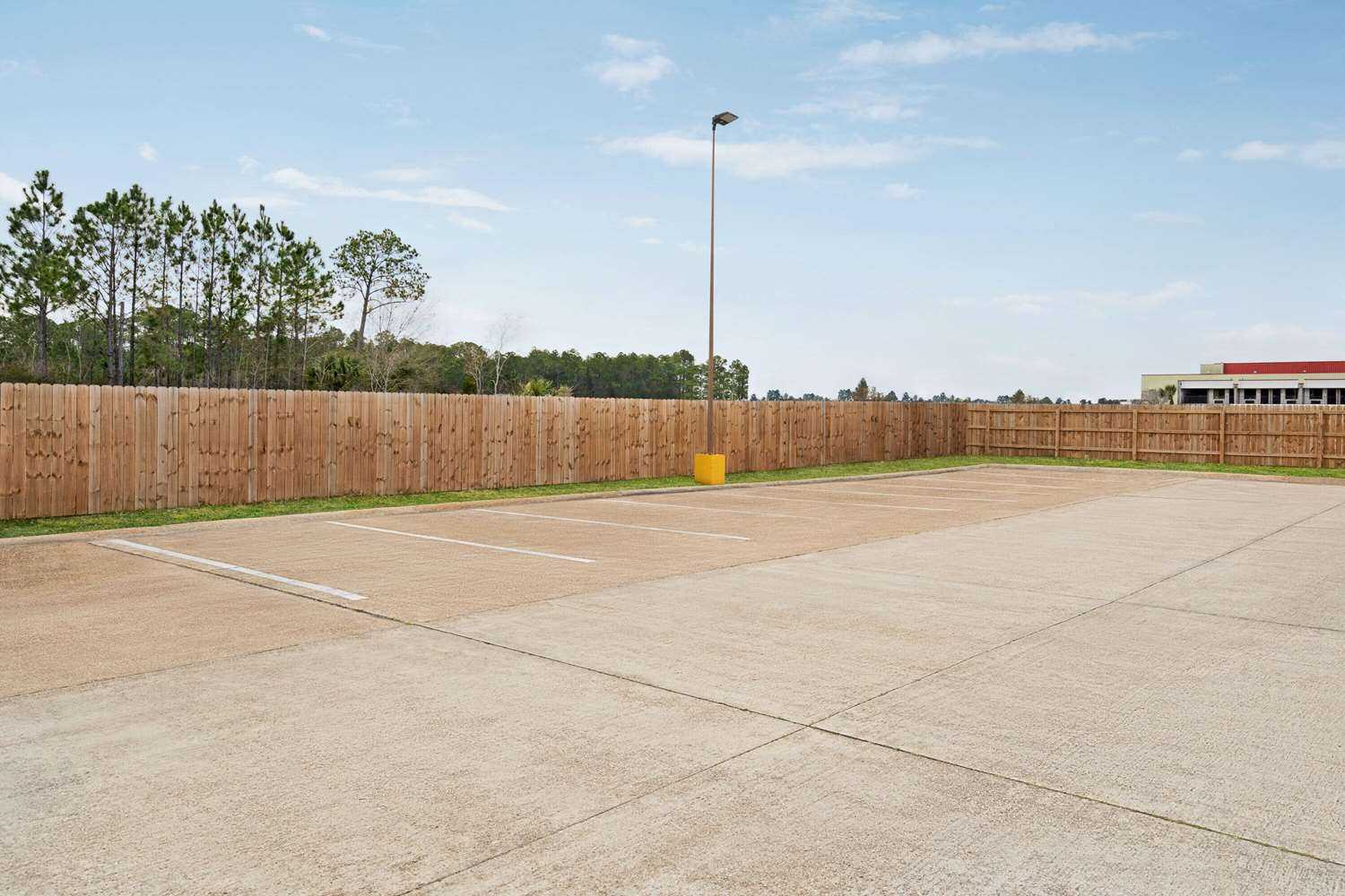 Gulfport, MS 的 Super 8 by Wyndham Gulfport Biloxi Airport