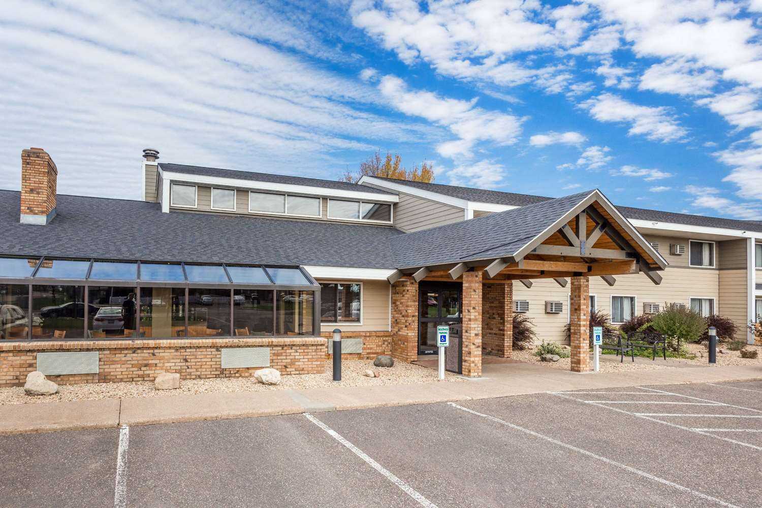 New Richmond, WI 的 AmericInn by Wyndham New Richmond