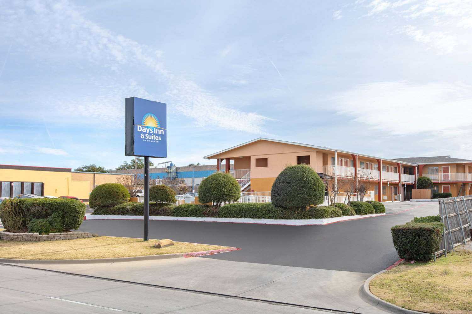 Days Inn & Suites by Wyndham Arlington Near Six Flags in Arlington, TX