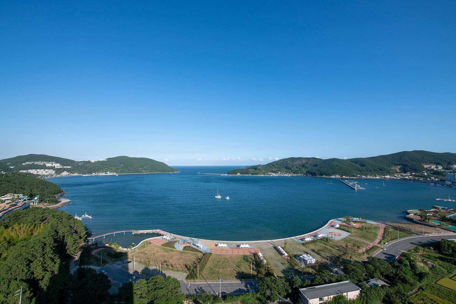 Ramada Suites by Wyndham Geoje a Geoje, KR