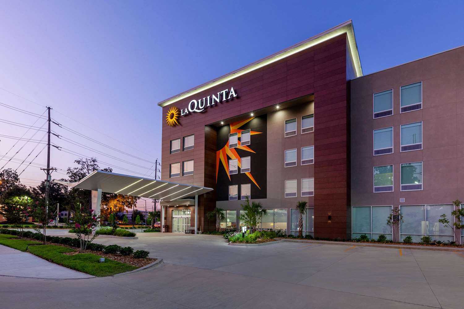 La Quinta Inn & Suites by Wyndham Lafayette Oil Center in Lafayette, LA