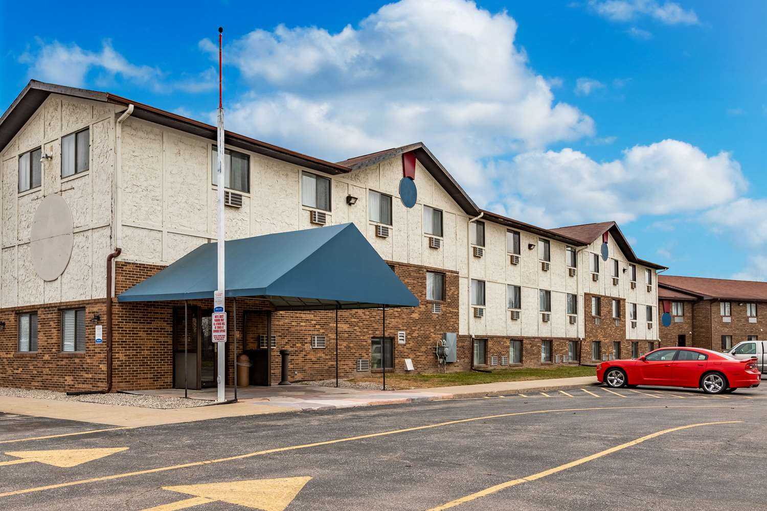 Econo Lodge Inn and Suites Auburn in Auburn, MI