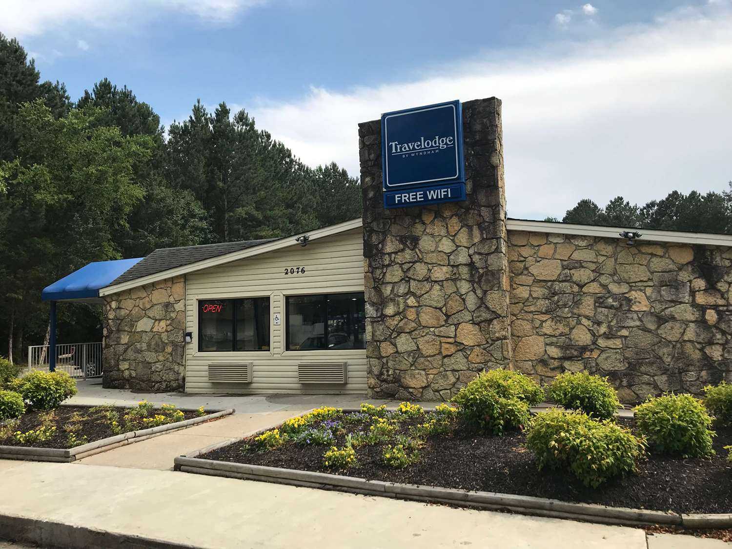 Travelodge by Wyndham Fayetteville в Fayetteville, NC