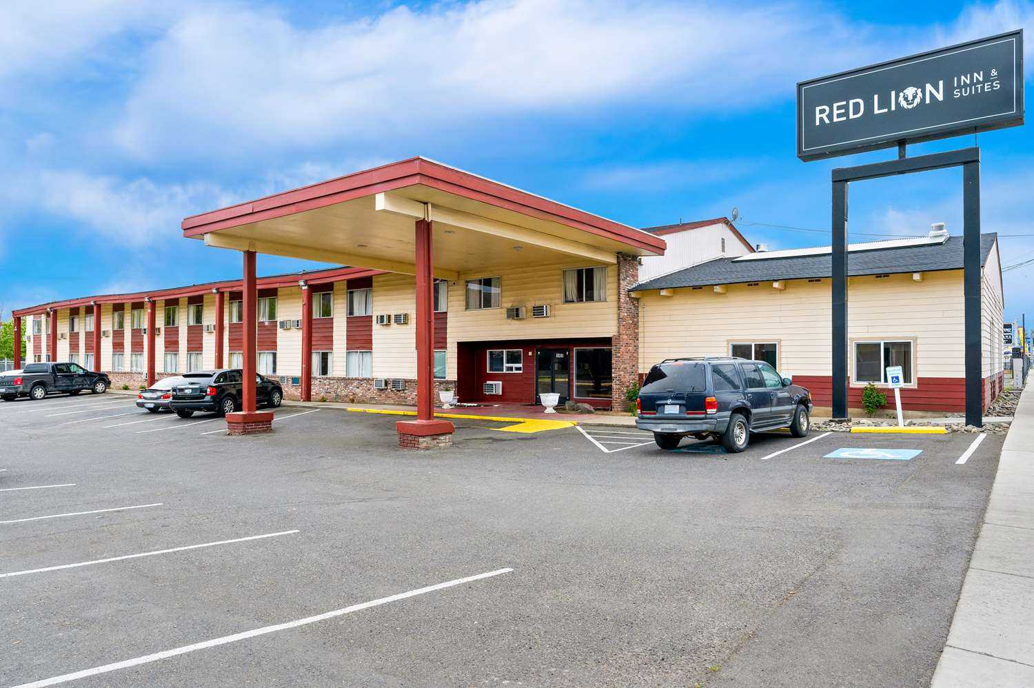 Yakima, WA 的 Red Lion Inn and Suites Yakima