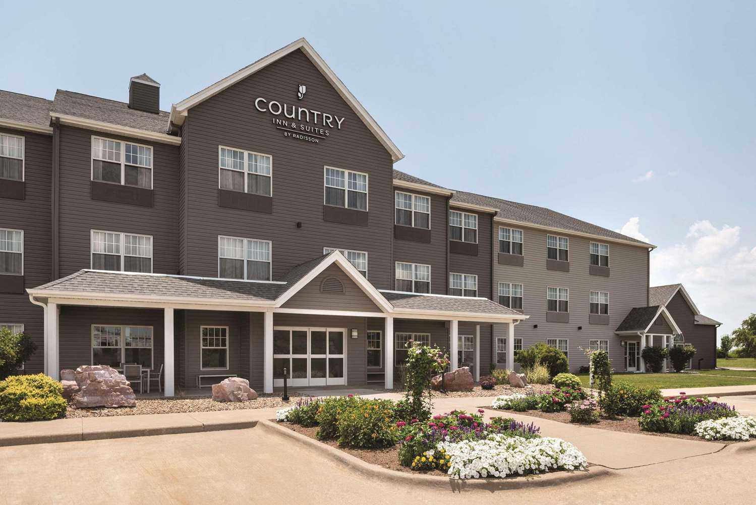 Country Inn & Suites By Radisson Pella в Pella, IA