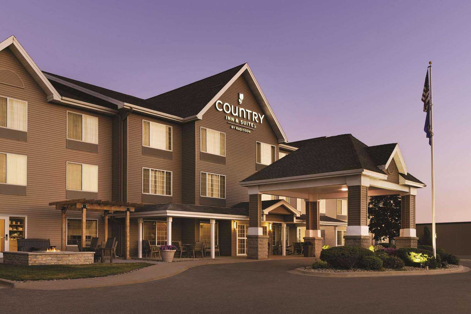 Albert Lea, MN 的 Country Inn & Suites By Radisson Albert Lea