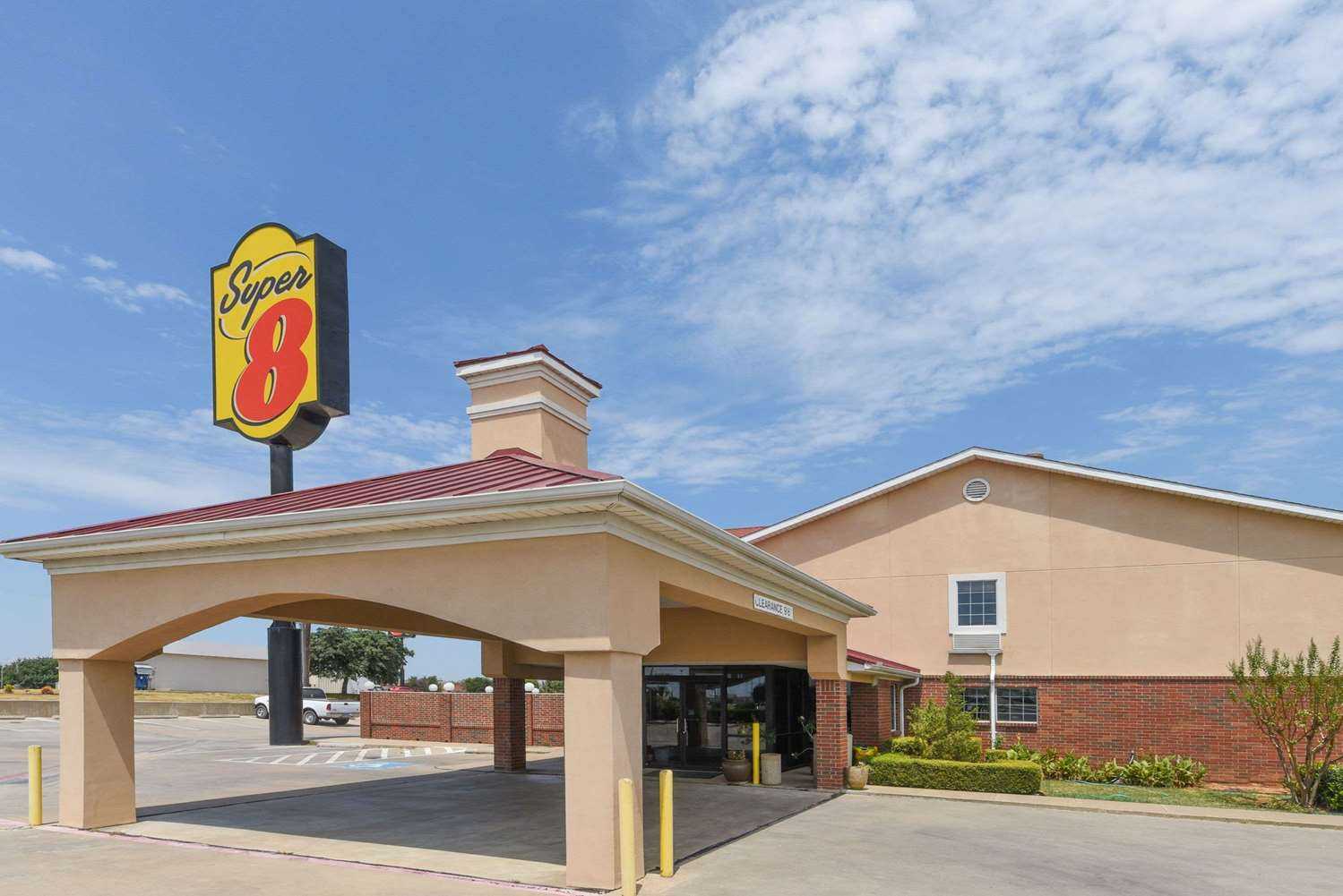 Super 8 by Wyndham Burleson Fort Worth Area in Burleson, TX