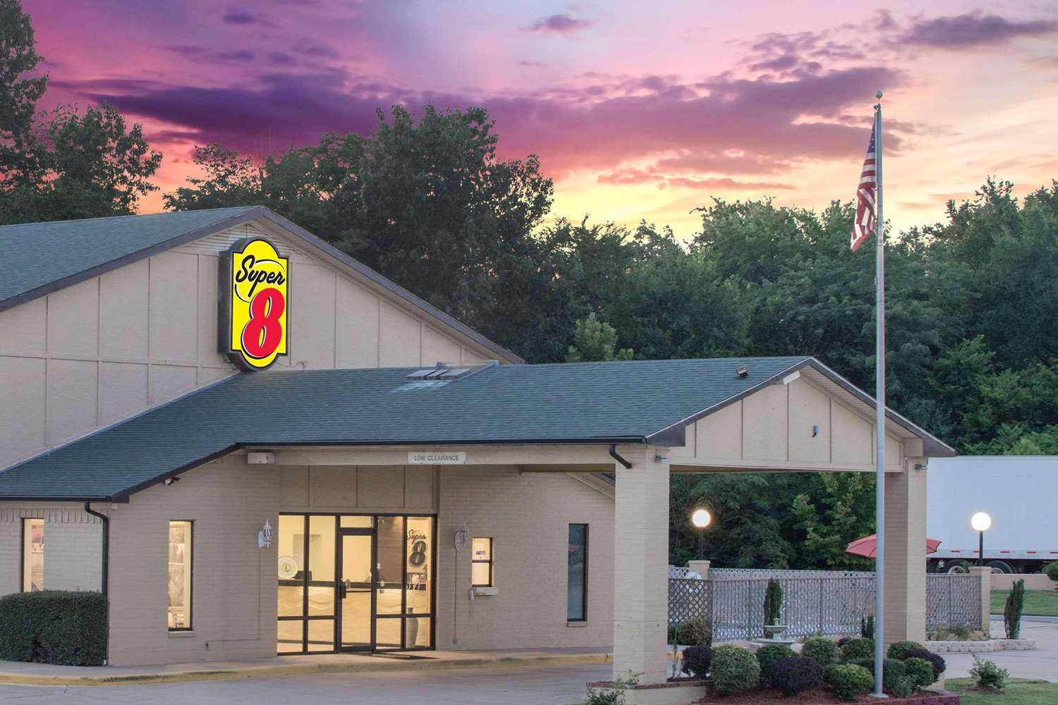 Clarksville, ARにおけるSuper 8 by Wyndham Clarksville AR 