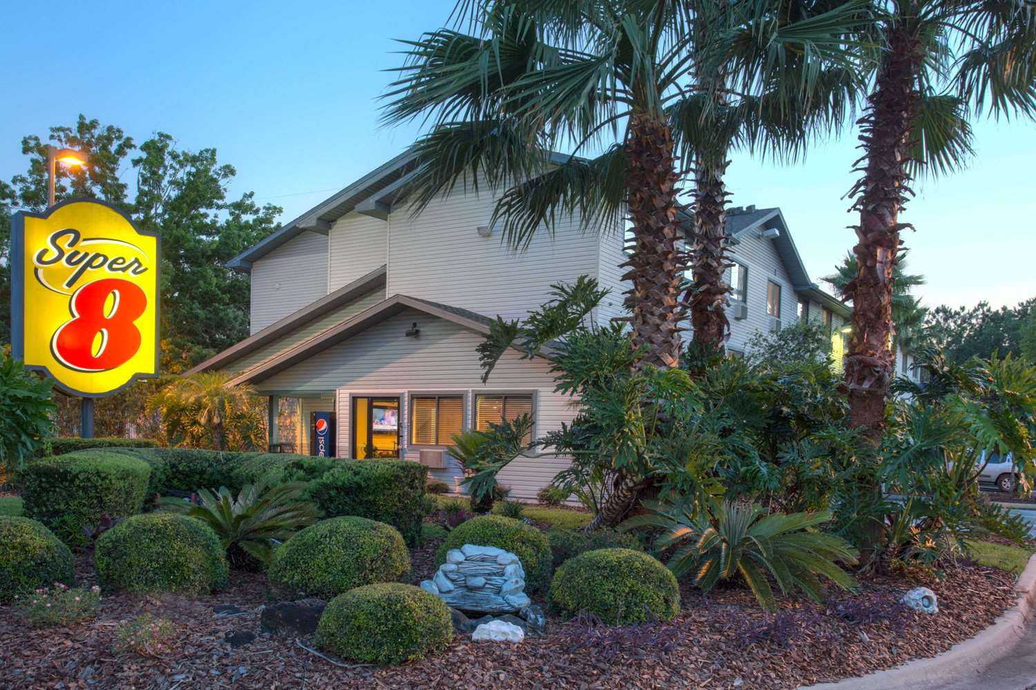 Super 8 by Wyndham Gainesville a Gainesville, FL