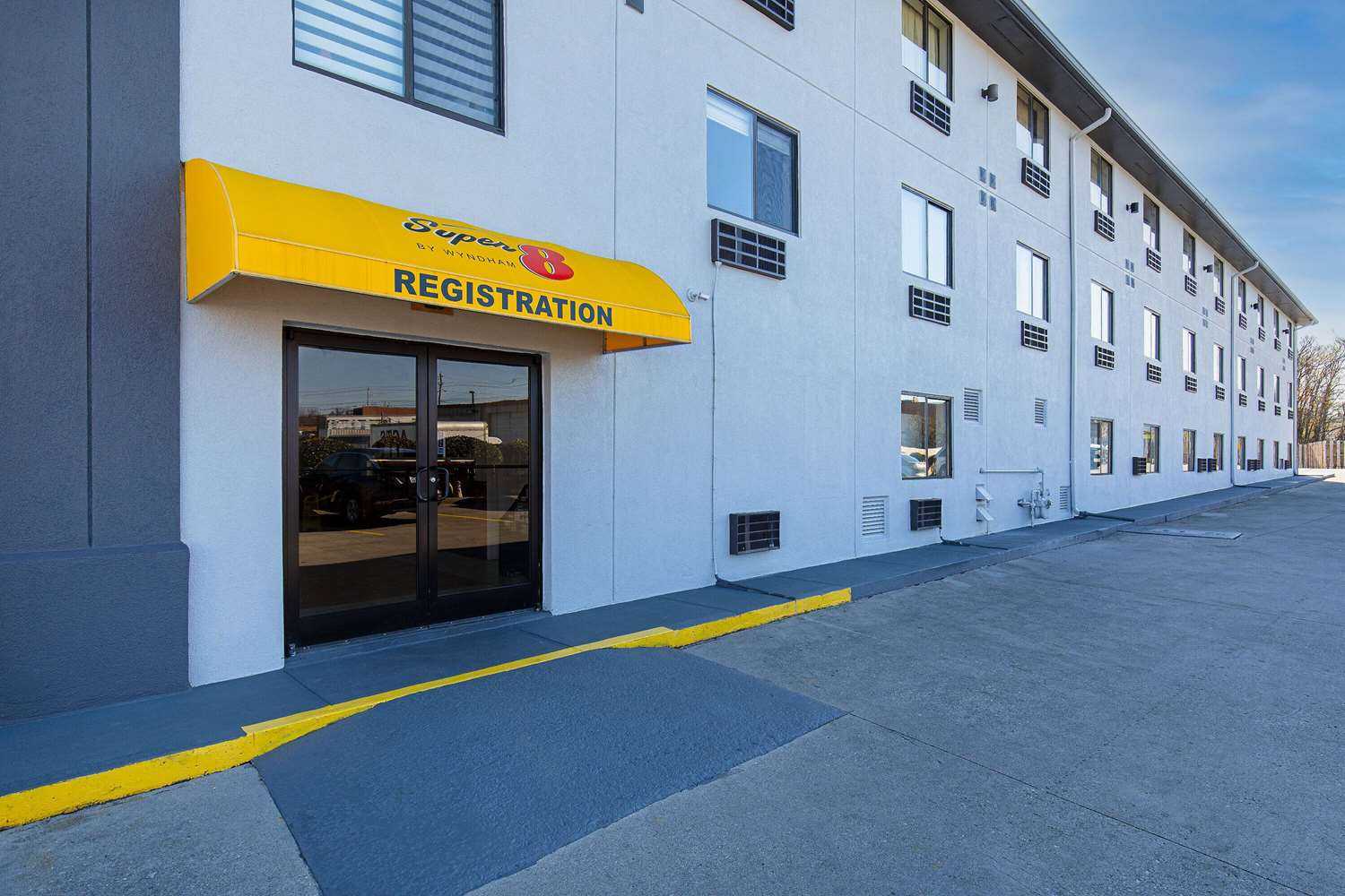 Super 8 by Wyndham Johnson City, Johnson City, TN