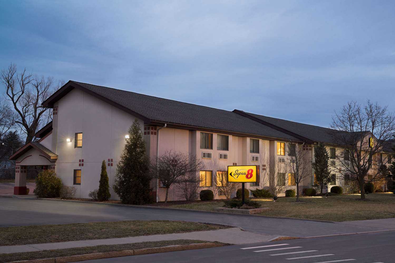 Super 8 by Wyndham Ithaca in Ithaka, NY