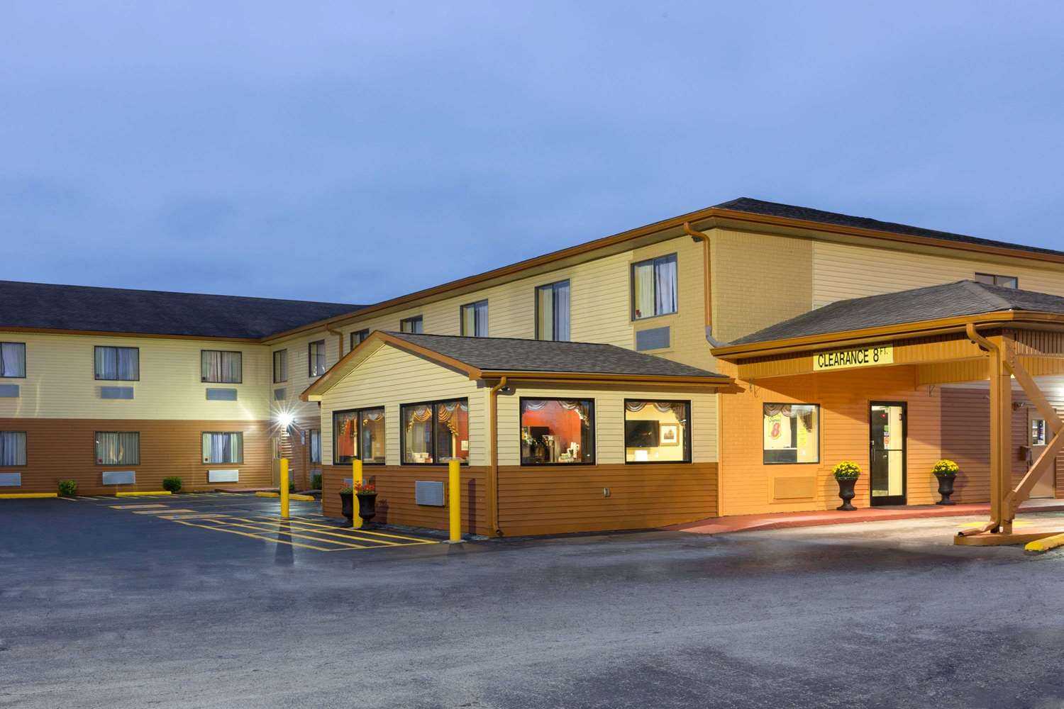 Super 8 by Wyndham Richmond, Richmond, KY