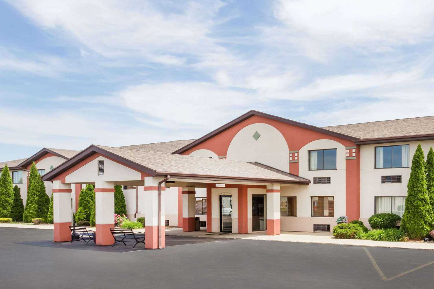 Super 8 by Wyndham Plymouth, Plymouth, IN