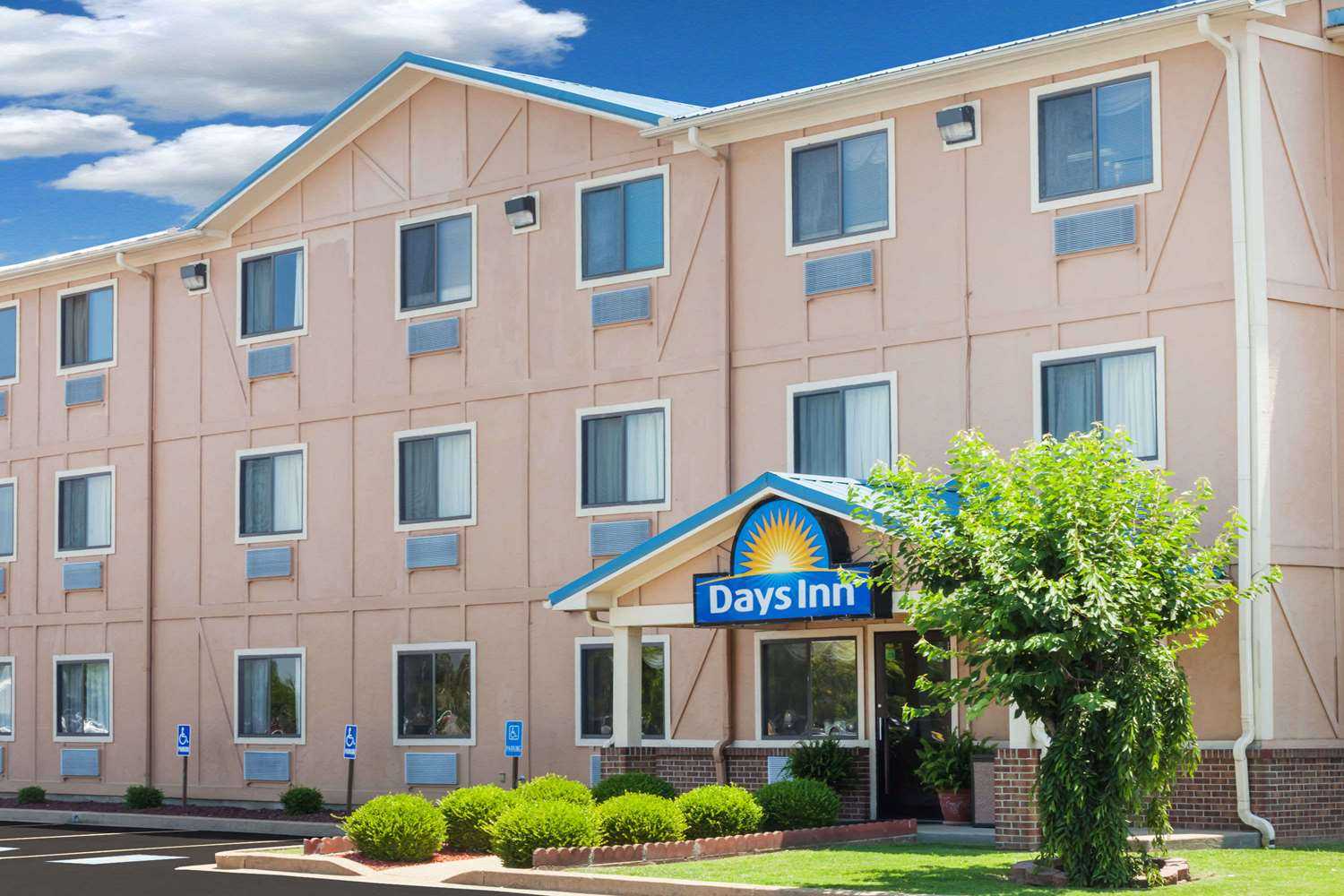 Days Inn by Wyndham Dyersburg in Dyersburg, TN