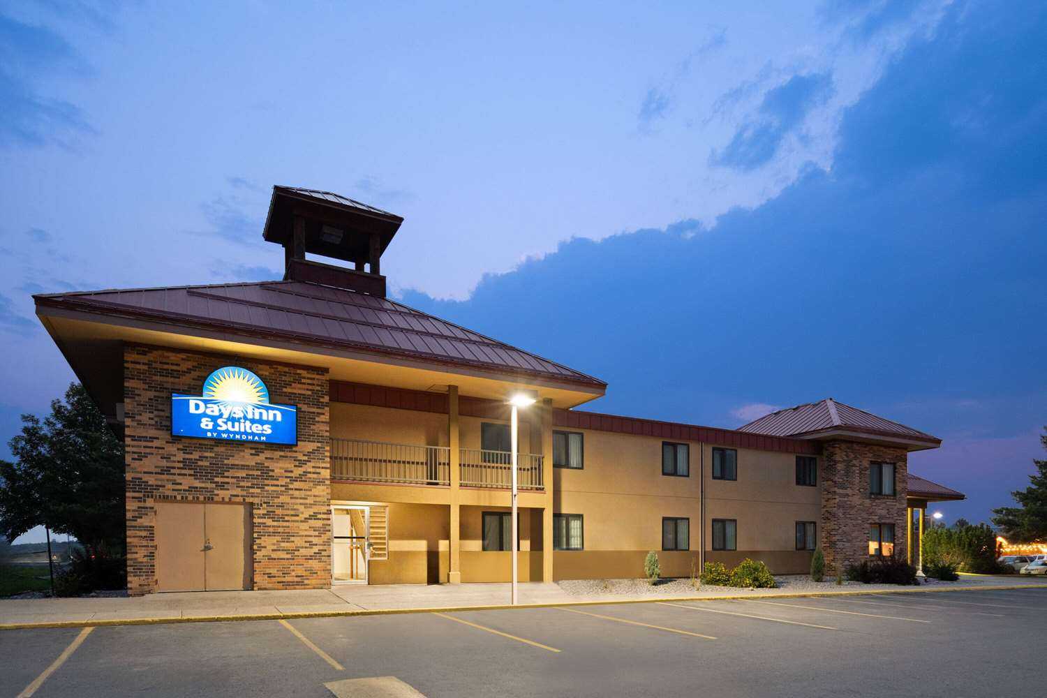 Days Inn & Suites by Wyndham Bozeman, Bozeman, MT