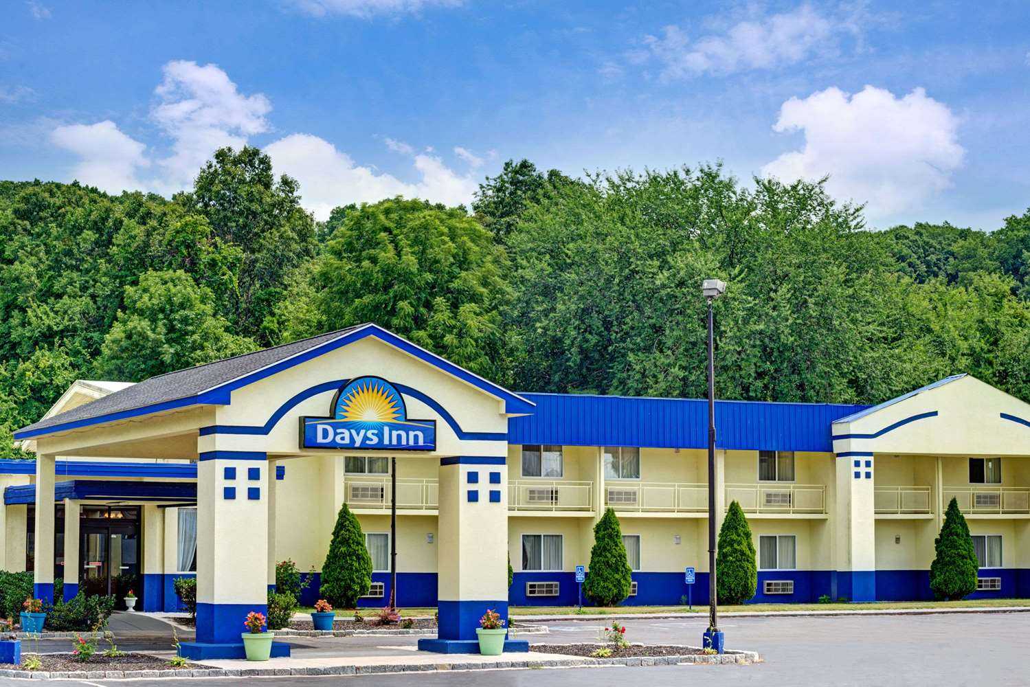 Days Inn by Wyndham Southington i Southington, CT