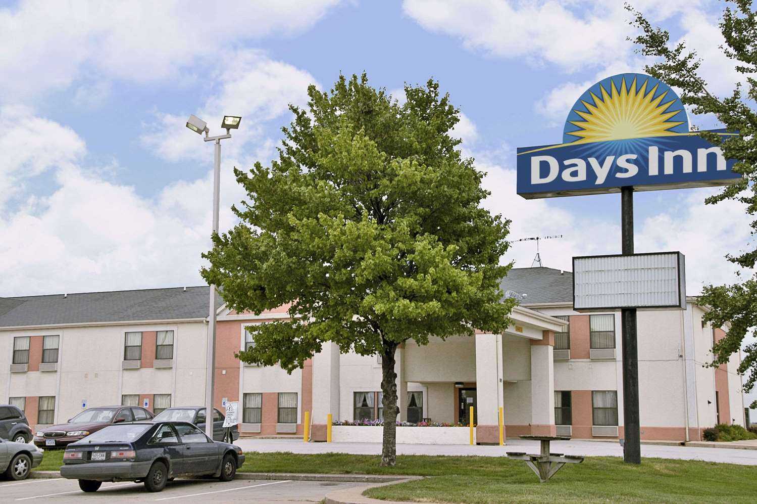 Days Inn by Wyndham Walcott Davenport i Walcott, IA