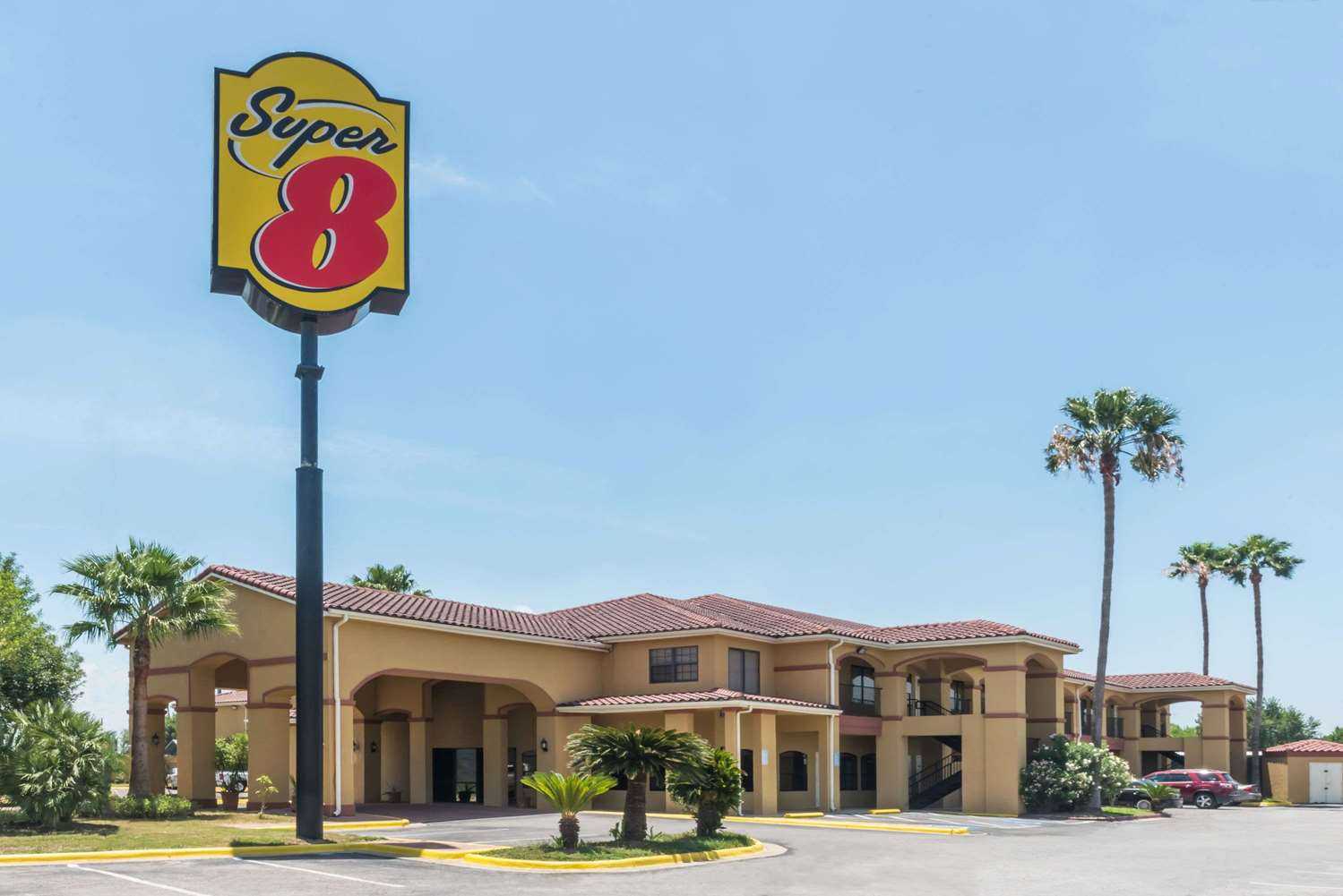 Super 8 by Wyndham Weslaco a Weslaco, TX