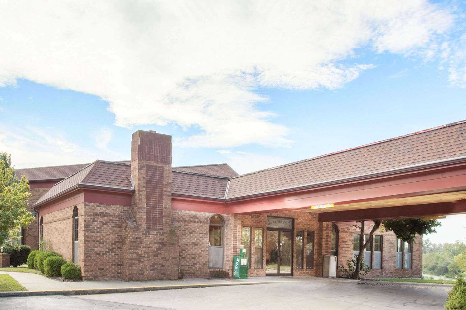 Super 8 by Wyndham Atchison a Atchison, KS