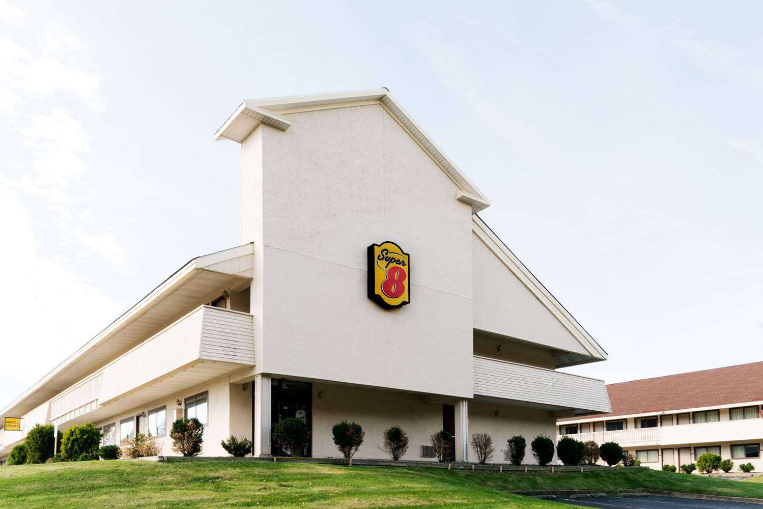Super 8 by Wyndham Strongsville/Cleveland a Strongsville, OH