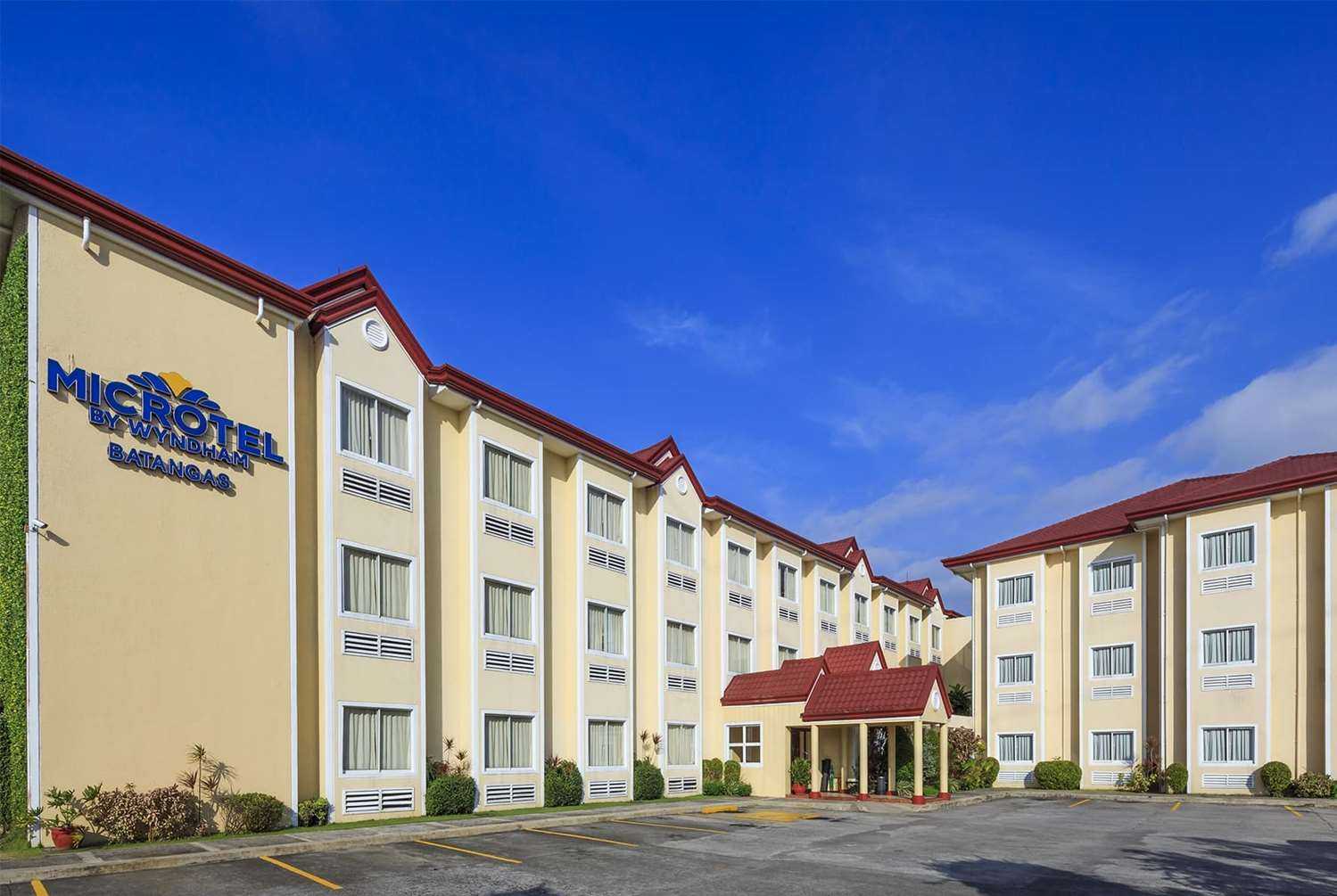 Batangas, PH 的 Microtel by Wyndham Batangas