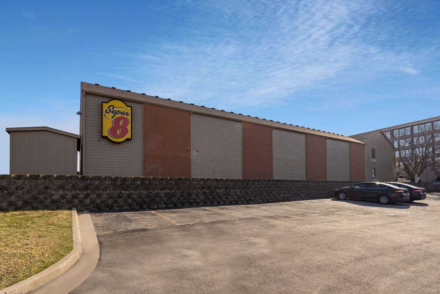 堪萨斯城, MO 的 Super 8 by Wyndham Kansas City Airport North