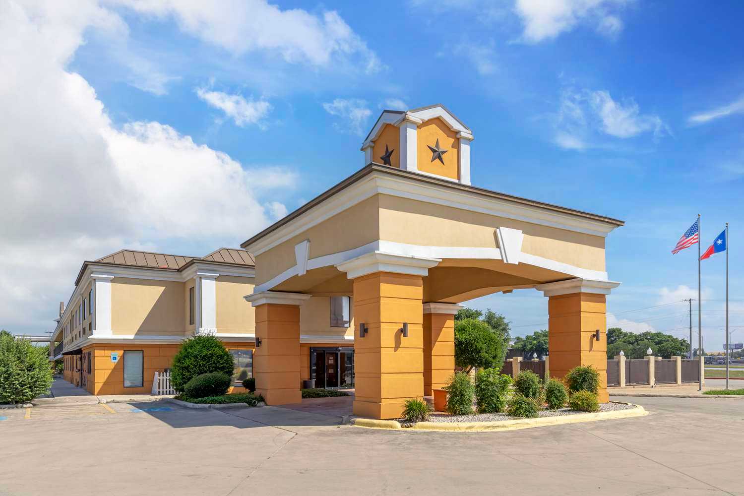 Best Western Inn & Suites in New Braunfels, TX