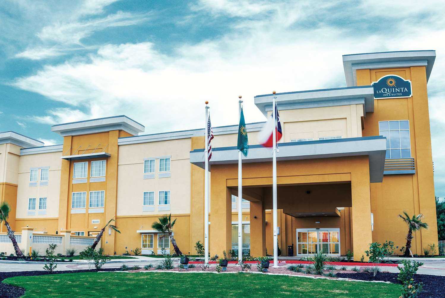La Quinta Inn & Suites by Wyndham Cotulla, Cotulla, TX