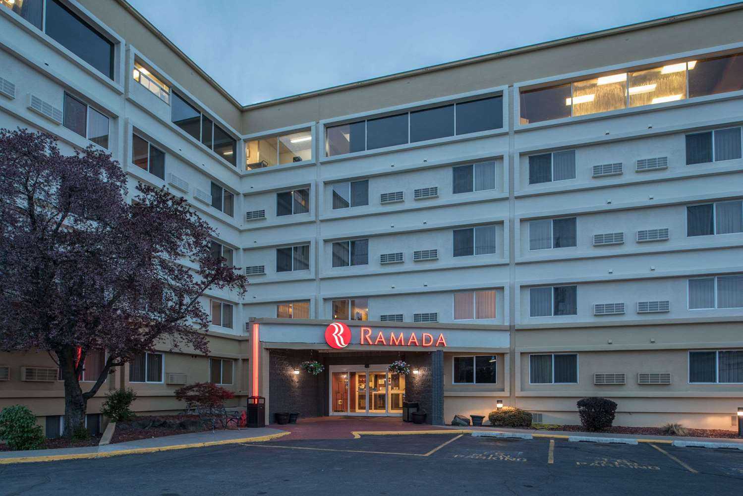 Spokane, WAにおけるRamada by Wyndham Downtown Spokane 