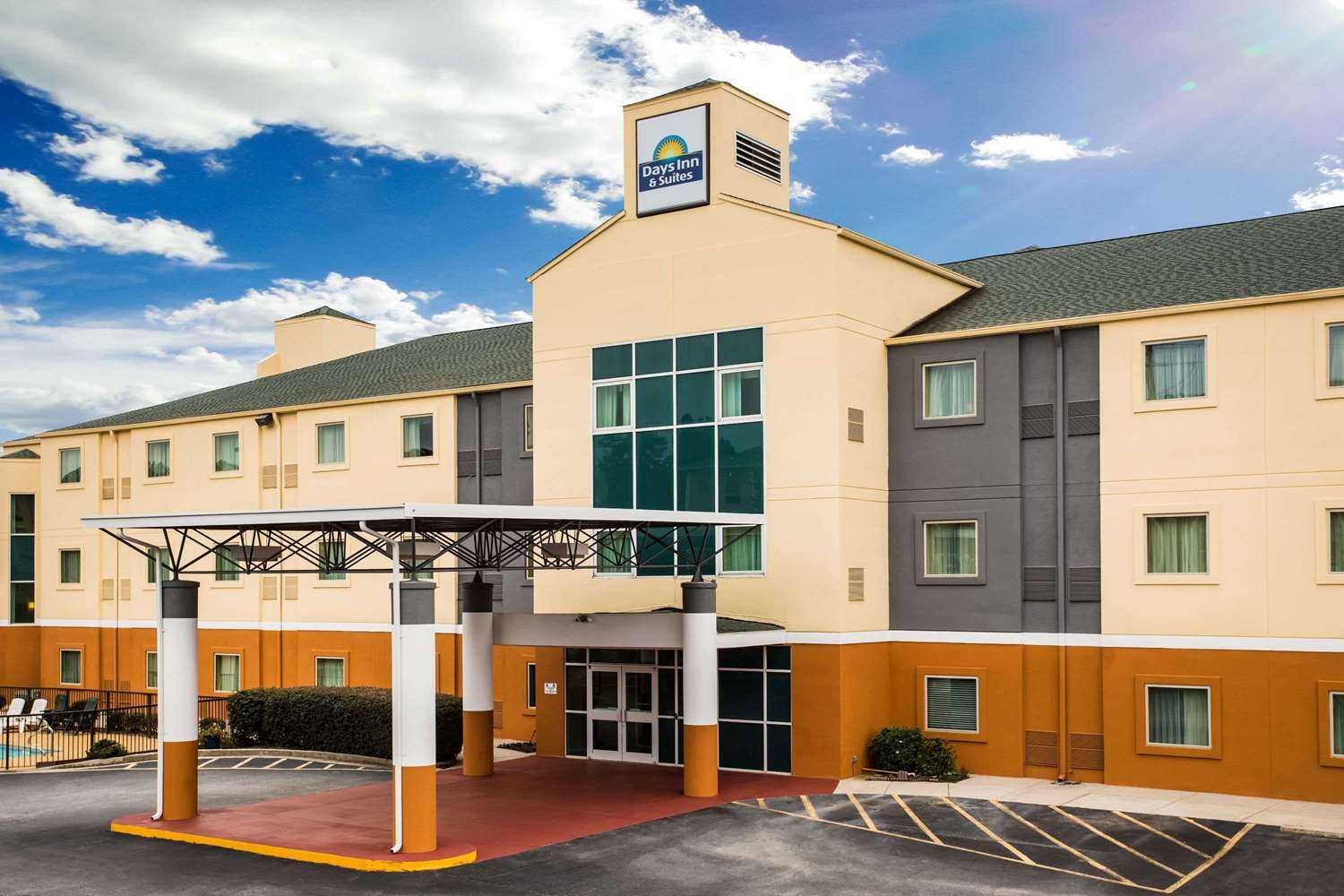 Days Inn & Suites by Wyndham Augusta Near Fort Eisenhower i Grovetown, GA