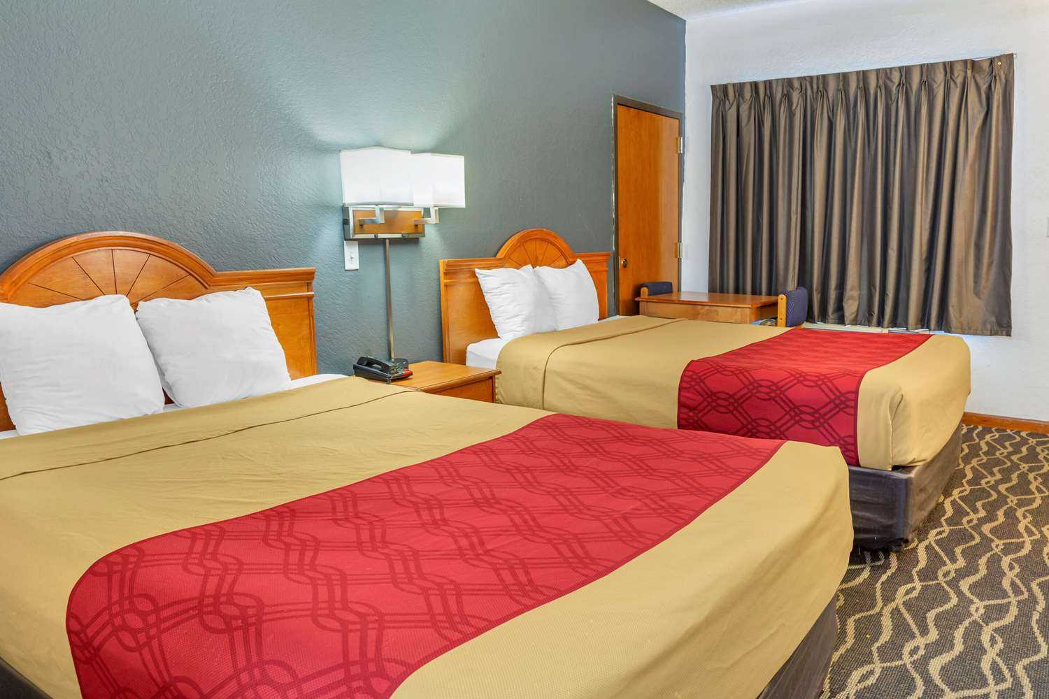 Econo Lodge Inn and Suites in Albany, GA