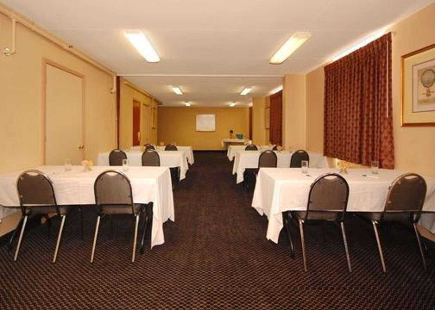 Waterloo, IA 的 Econo Lodge Inn and Suites Waterloo