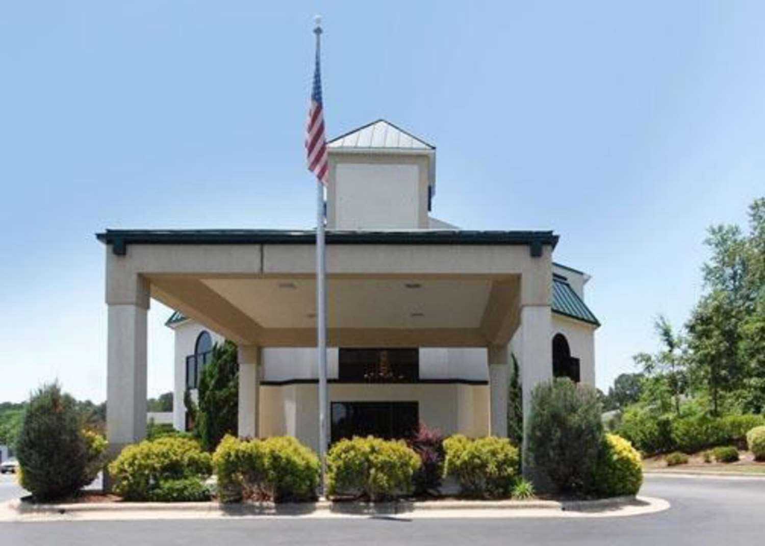 Quality Inn and Suites Tarboro  Kingsboro в Tarboro, NC