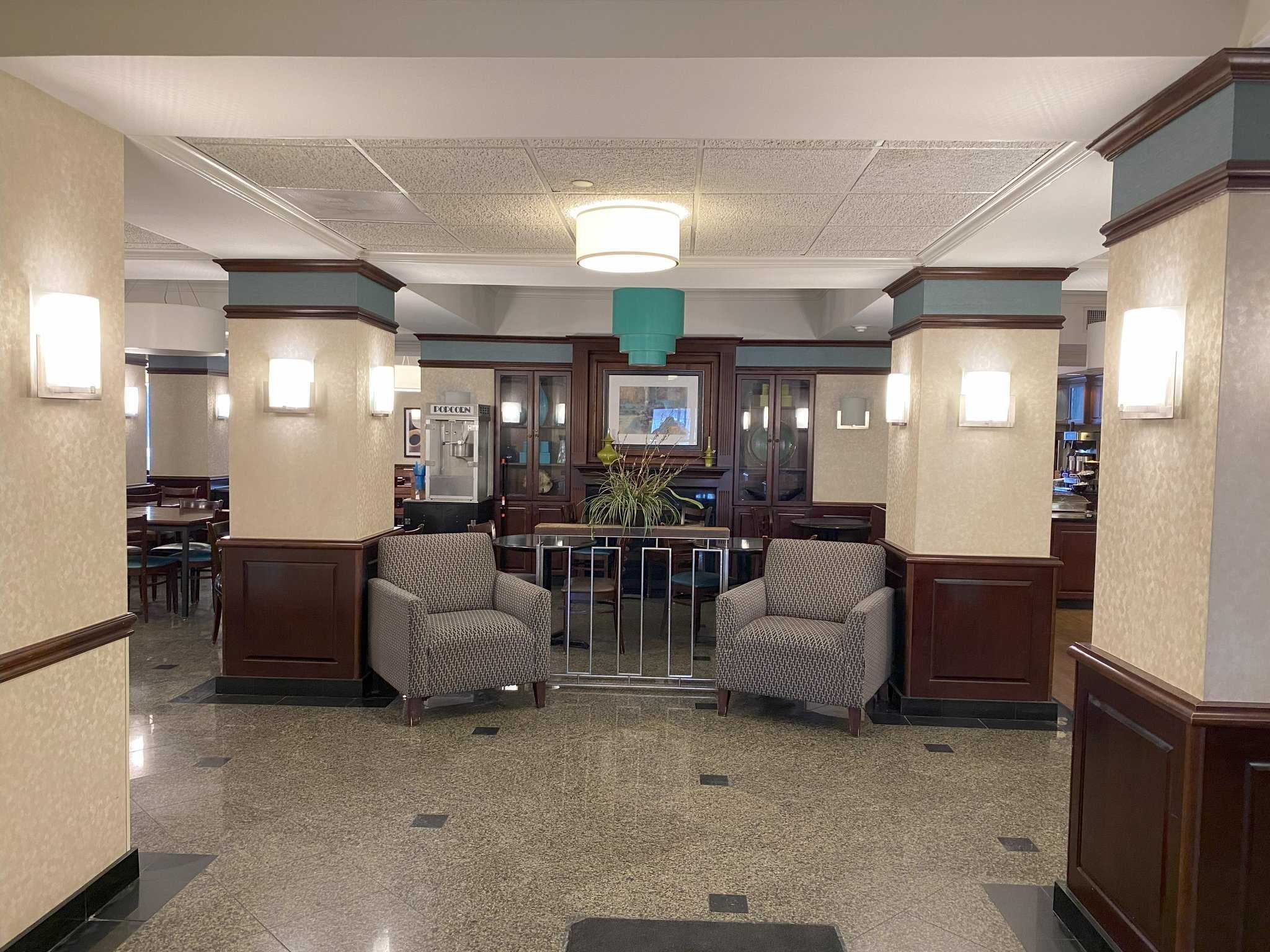 特洛伊, MI 的 Troy Inn