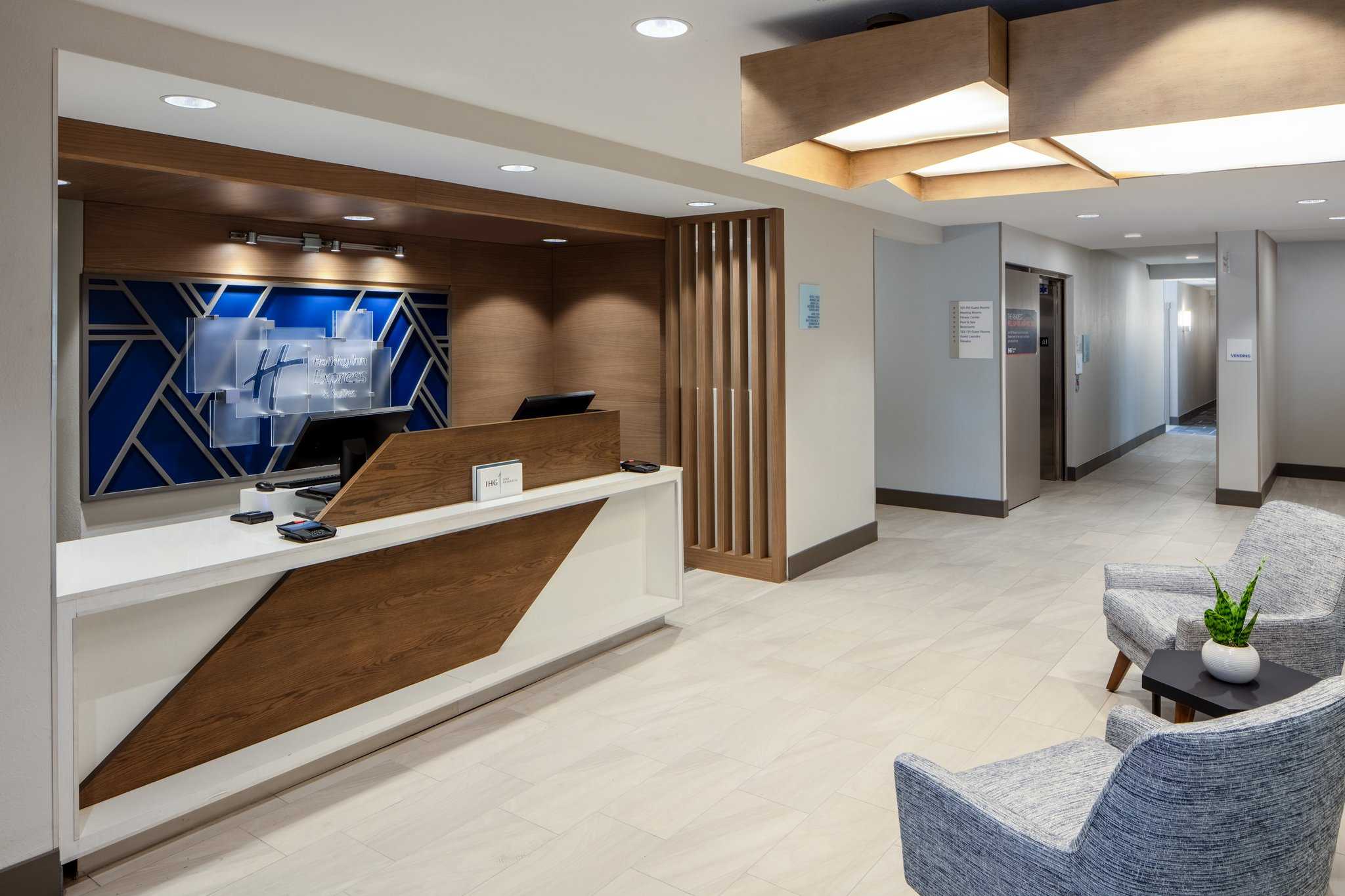 Holiday Inn Express Hotel & Suites Turlock Highway 99 in Turlock, CA