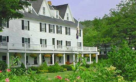Ludlow, VT 的 Echo Lake Inn