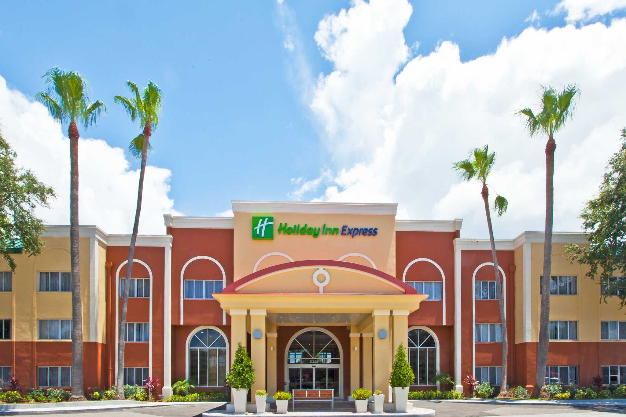Holiday Inn Express Clearwater East - Icot Center в Чистая вода, FL