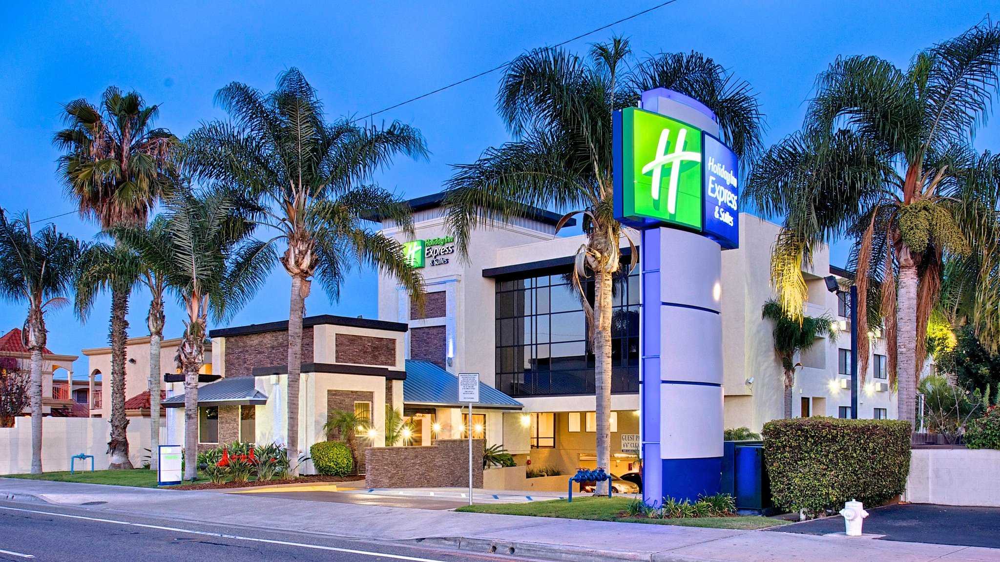 Holiday Inn Express & Suites Costa Mesa in Costa Mesa, CA