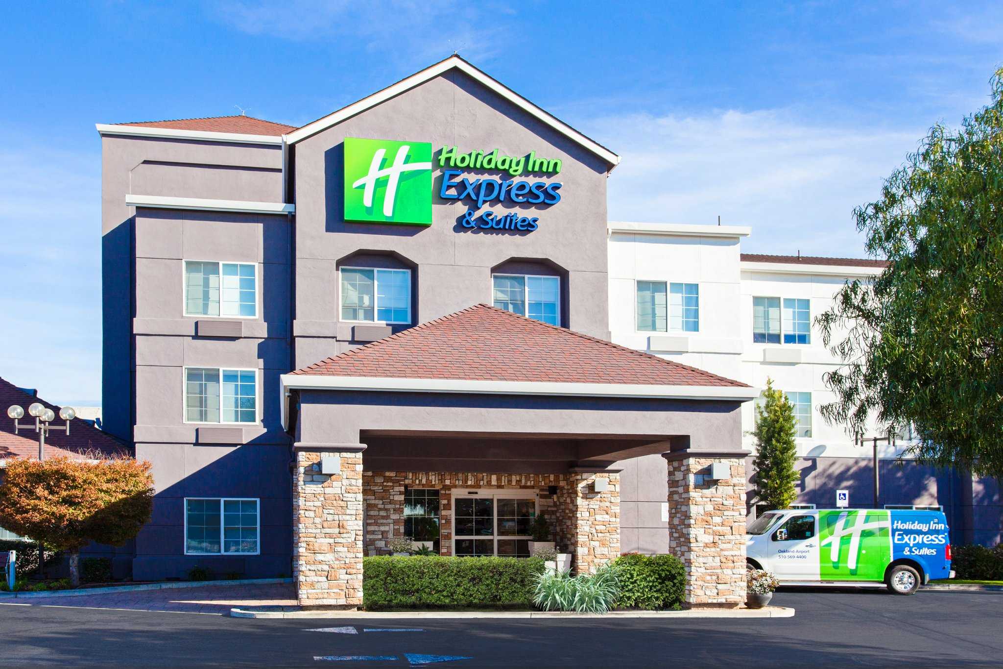 Holiday Inn Express Hotel & Suites Oakland-Airport in Oakland, CA