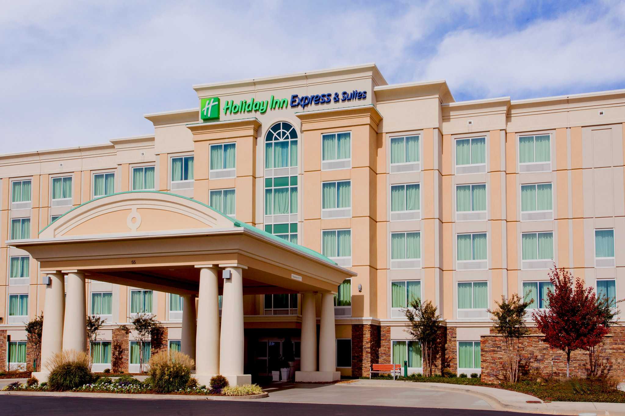 Holiday Inn Express & Suites Jackson Northeast in Jackson, TN