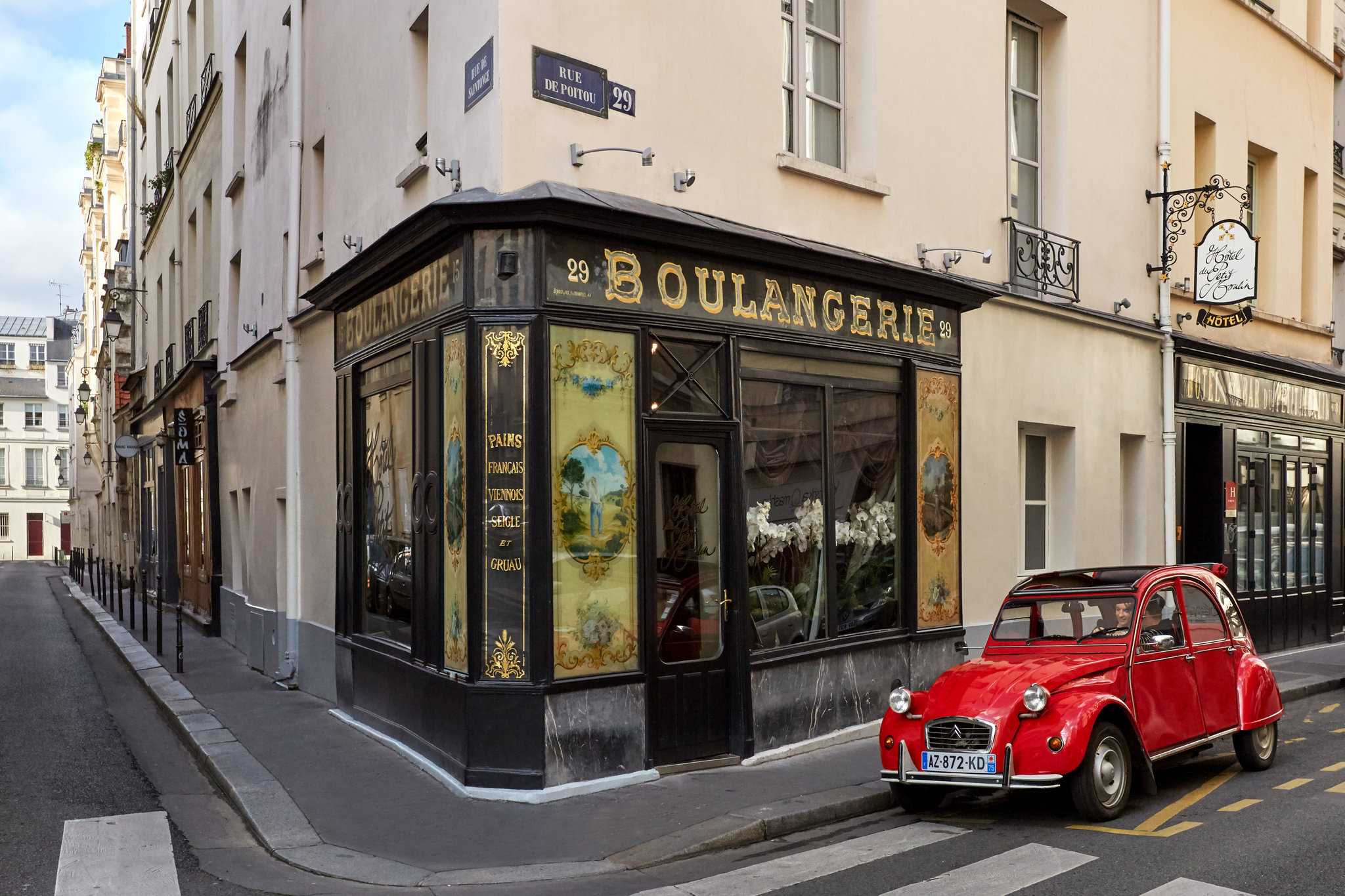 Hotel du Petit Moulin in Paris, FR