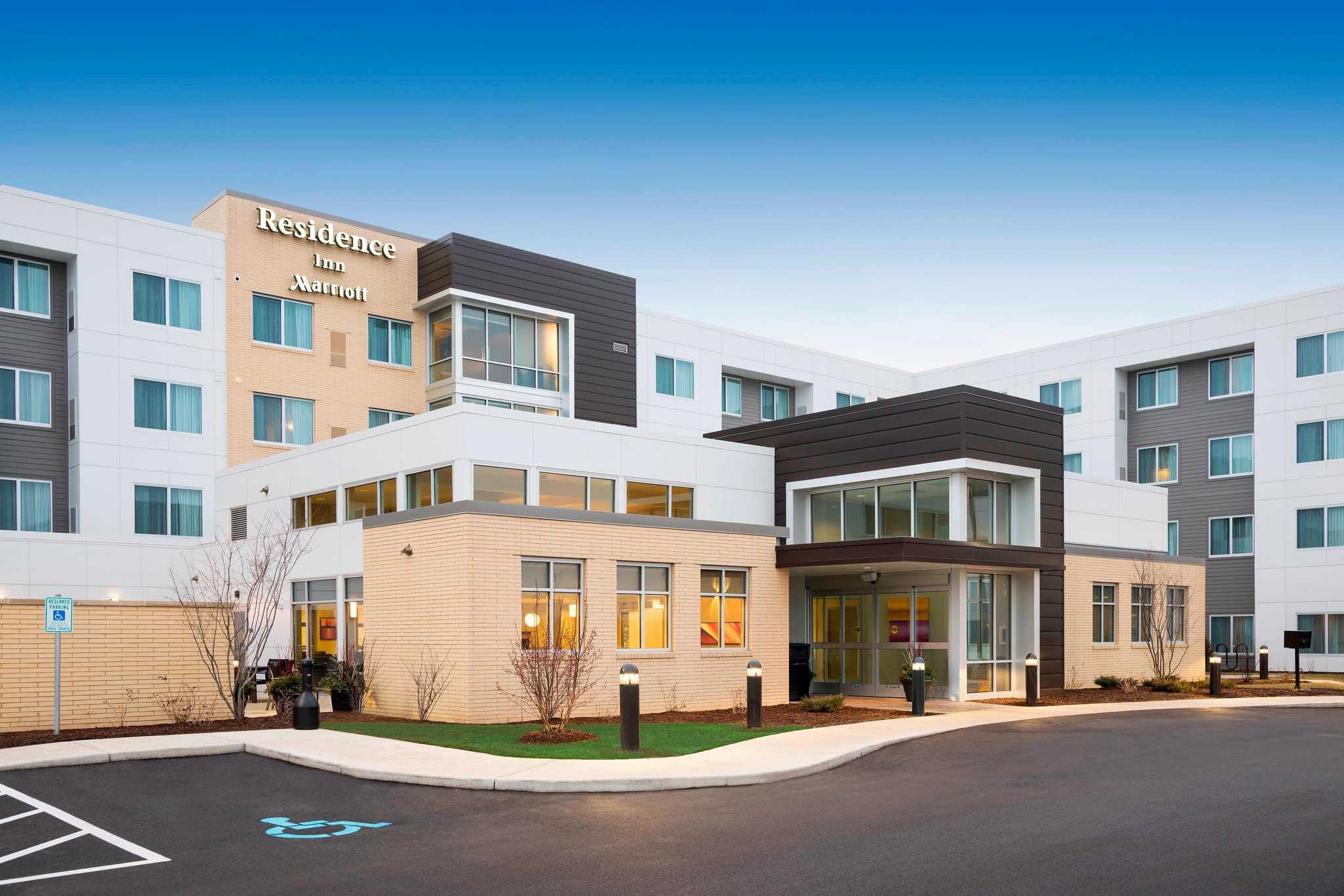 Residence Inn by Marriott Milwaukee West в Wauwatosa, WI