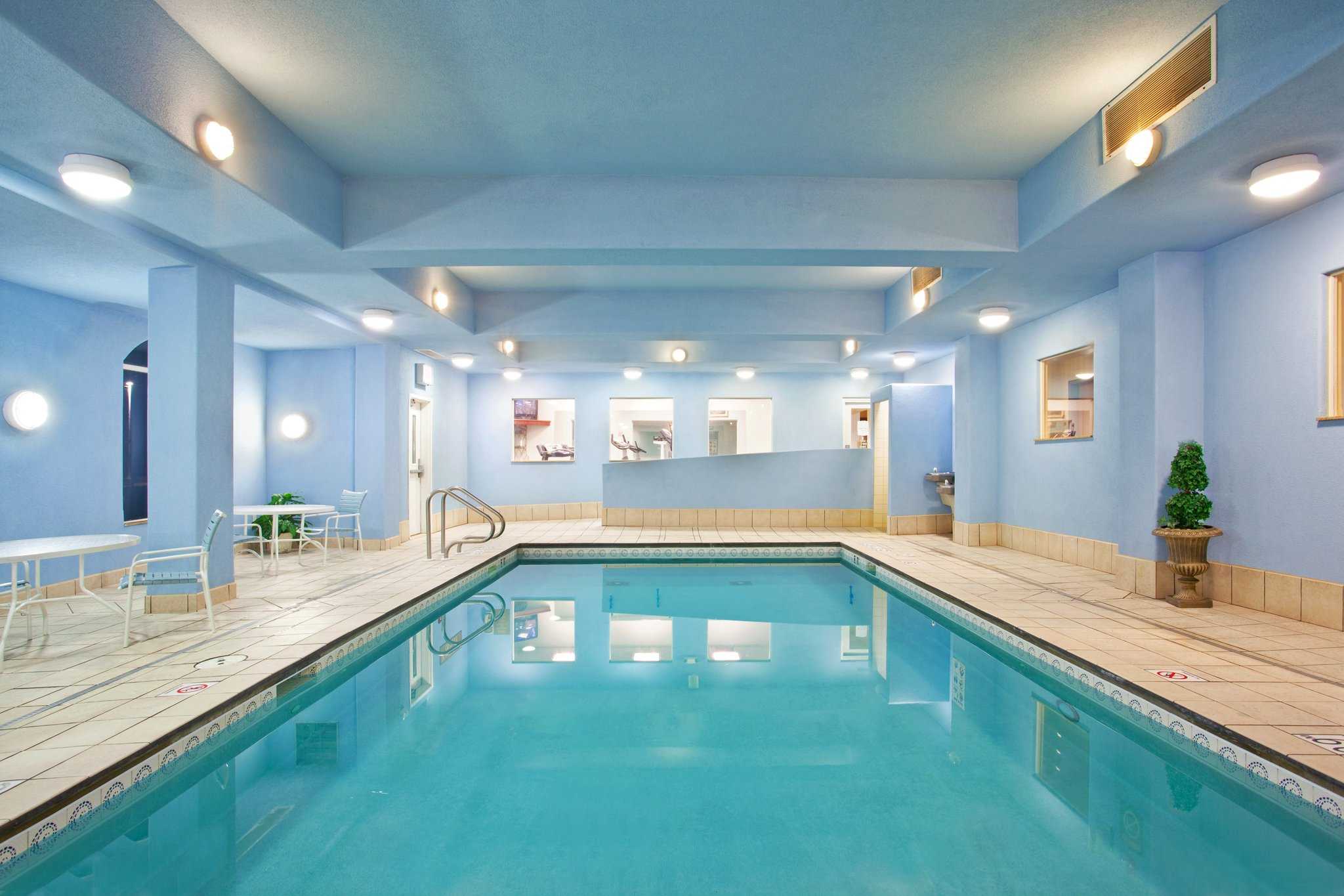 Holiday Inn Express Hotel & Suites Rockford Loves, Rockford, IL