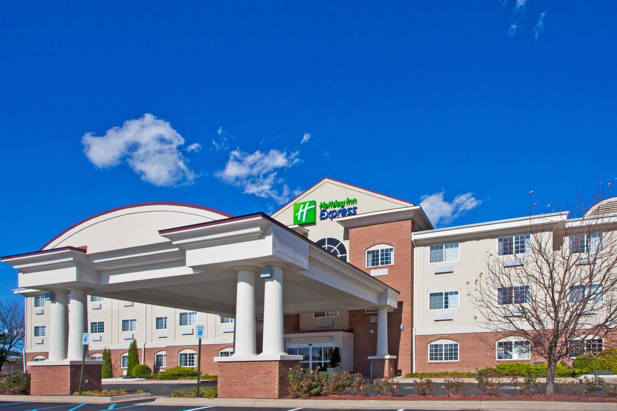 Holiday Inn Express Hotel & Suites Charlotte a Carlotta, MI