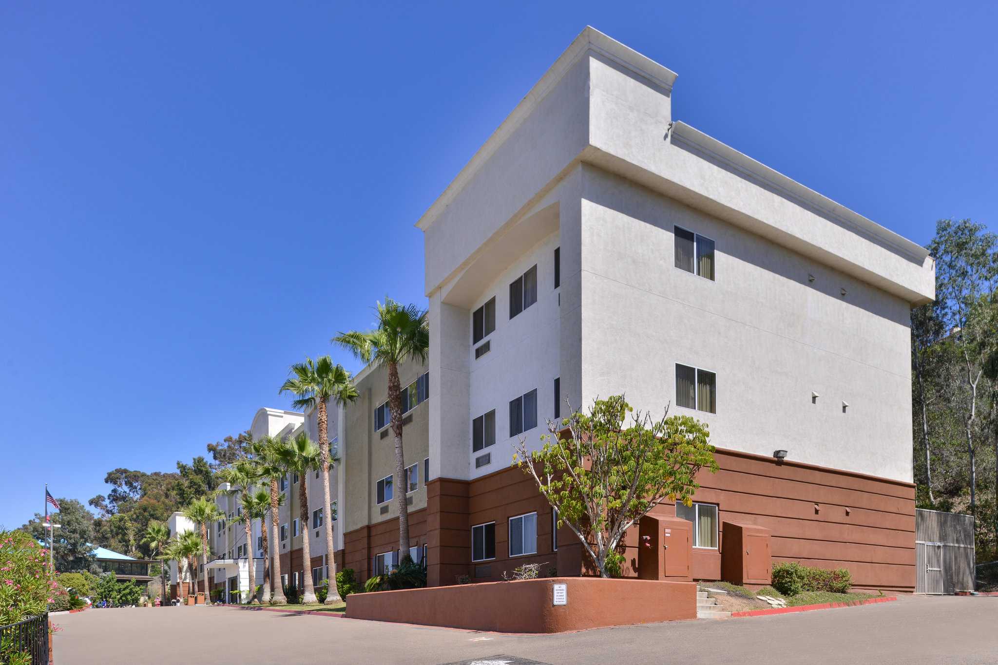 Candlewood Suites San Diego in Сан-Диего, CA