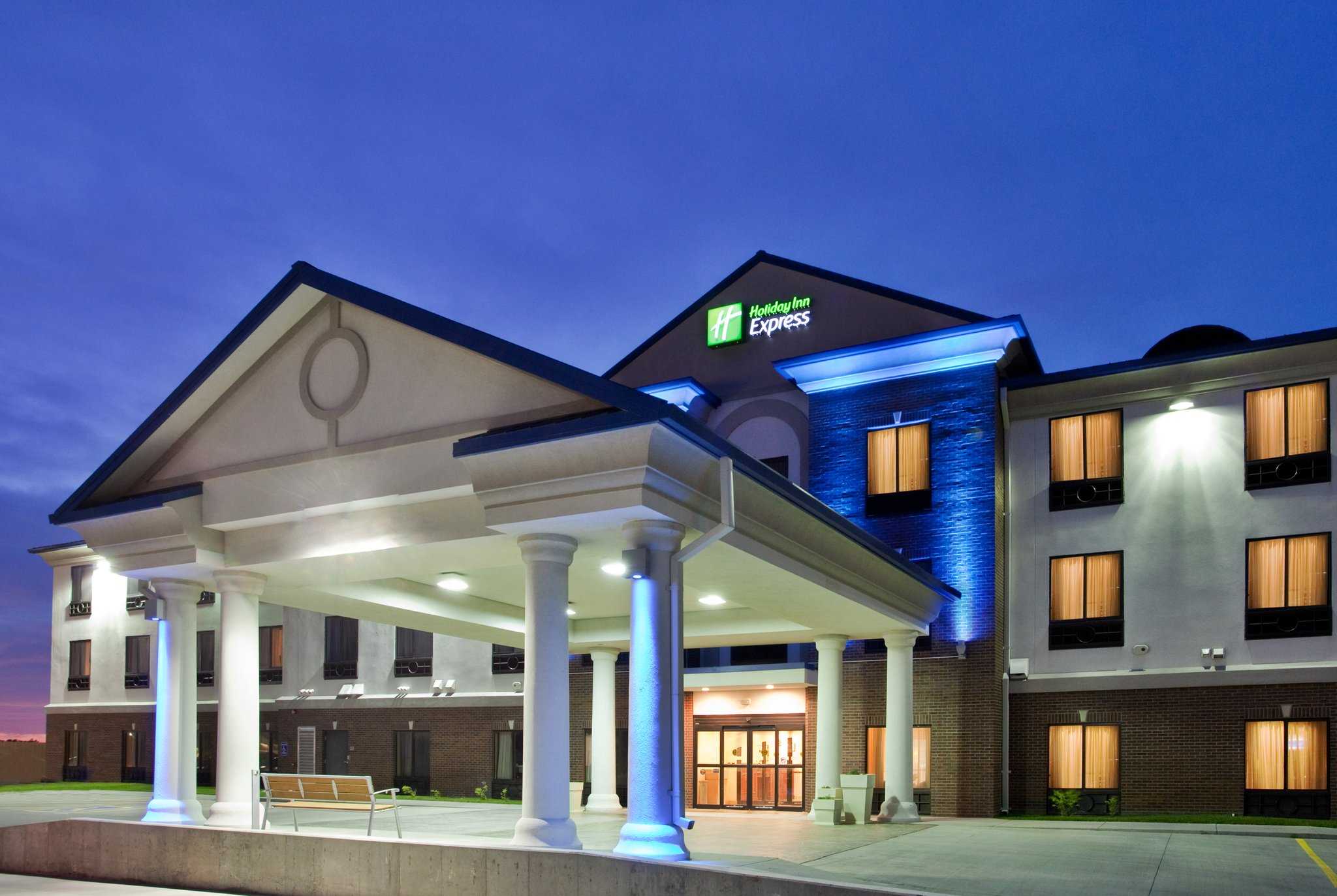 Holiday Inn Express Hotel & Suites Mcpherson i McPherson, KS