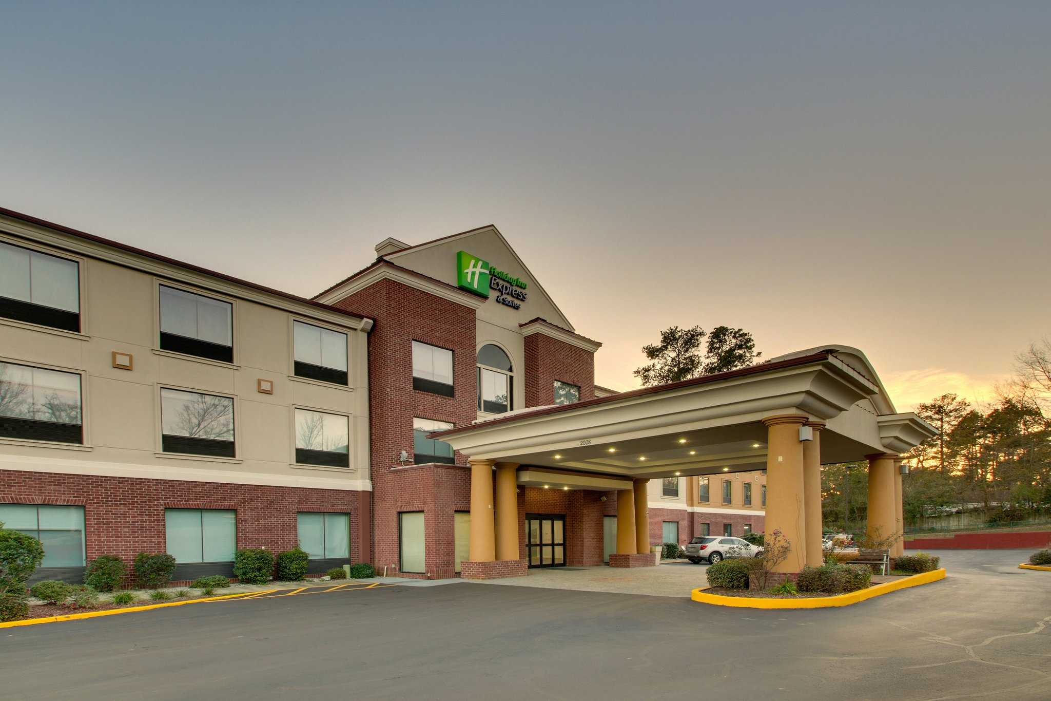 Holiday Inn Express Hotel & Suites Laurel в Лорел, MS