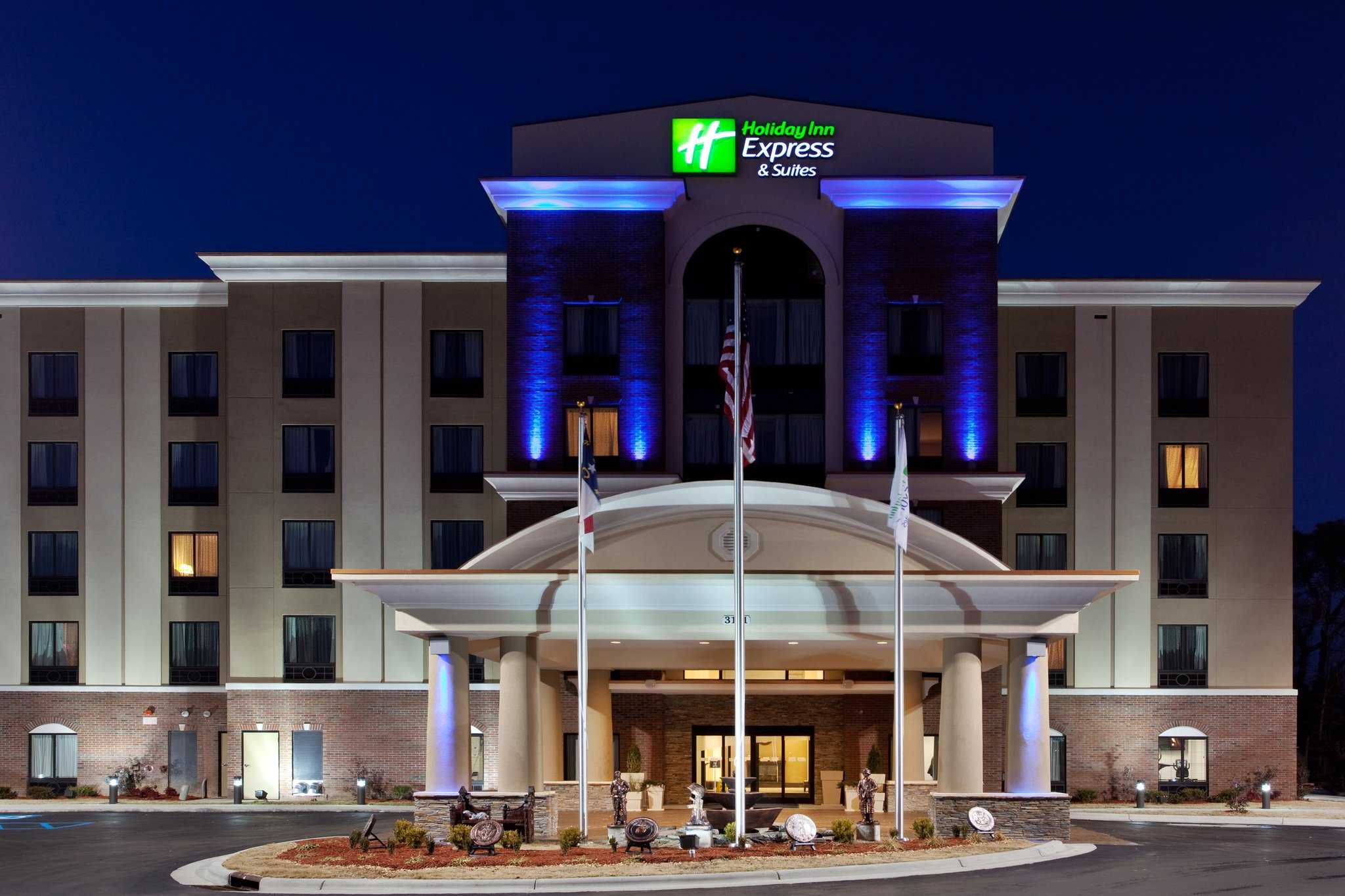Holiday Inn Express Hotel Hope Mills-Fayetteville Arpt в Хоуп Миллс, NC